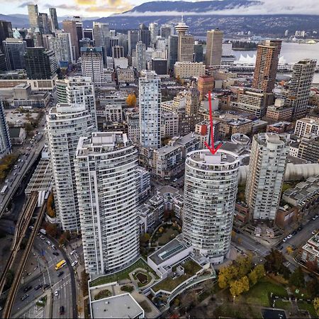 Lovely One-Bedroom Apartment With Pool, Hot Tub, And Gym In The Heart Of Downtown, Skytrain 3Min Away Vancouver Extérieur photo