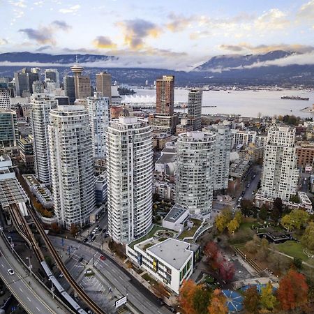 Lovely One-Bedroom Apartment With Pool, Hot Tub, And Gym In The Heart Of Downtown, Skytrain 3Min Away Vancouver Extérieur photo