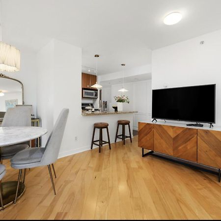 Lovely One-Bedroom Apartment With Pool, Hot Tub, And Gym In The Heart Of Downtown, Skytrain 3Min Away Vancouver Extérieur photo
