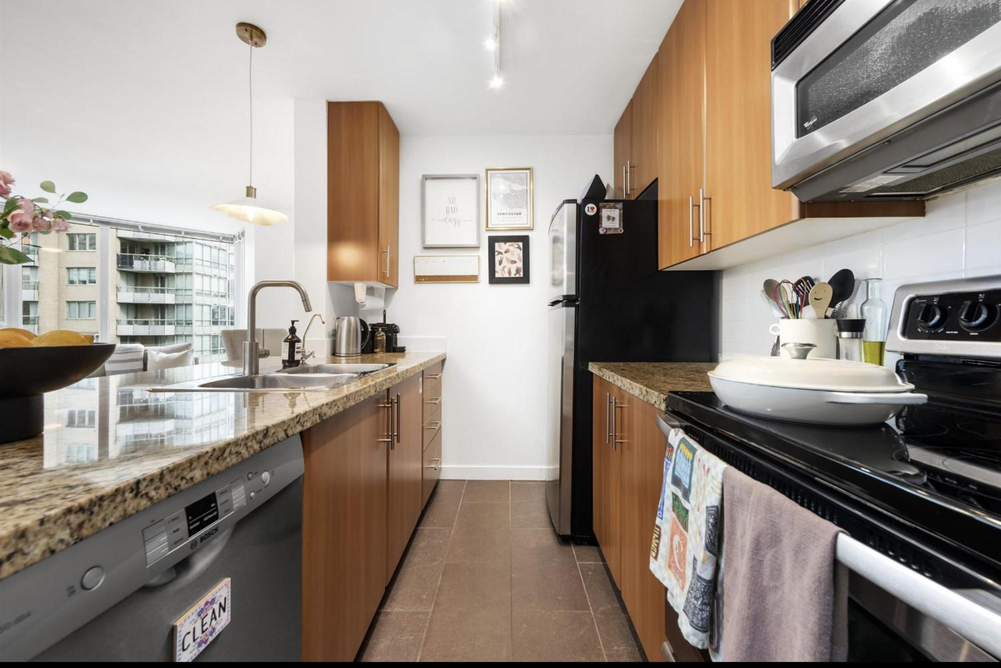 Lovely One-Bedroom Apartment With Pool, Hot Tub, And Gym In The Heart Of Downtown, Skytrain 3Min Away Vancouver Extérieur photo