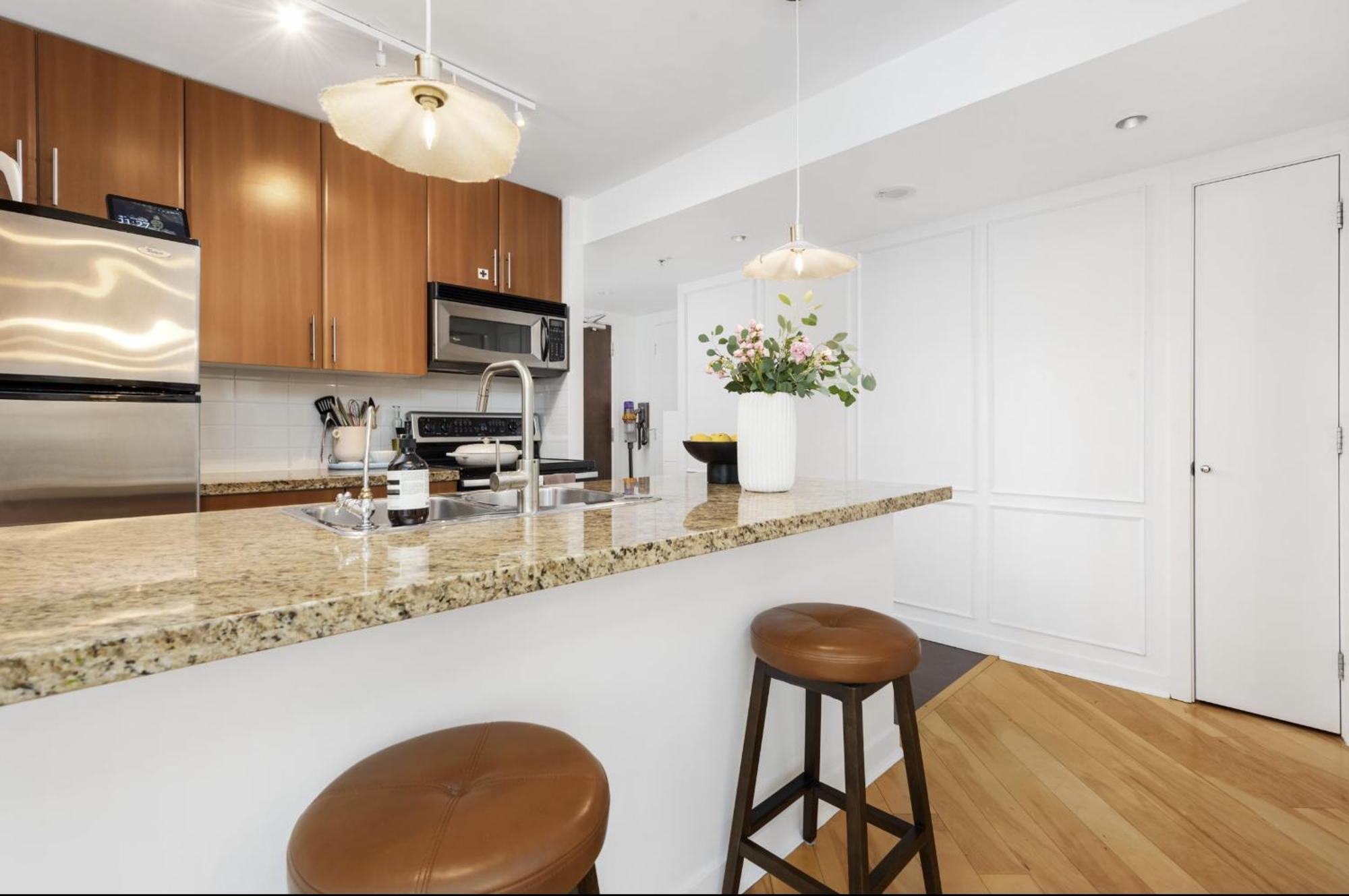 Lovely One-Bedroom Apartment With Pool, Hot Tub, And Gym In The Heart Of Downtown, Skytrain 3Min Away Vancouver Extérieur photo