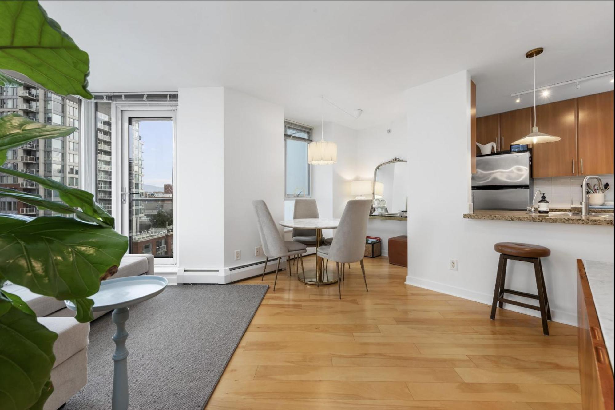 Lovely One-Bedroom Apartment With Pool, Hot Tub, And Gym In The Heart Of Downtown, Skytrain 3Min Away Vancouver Extérieur photo